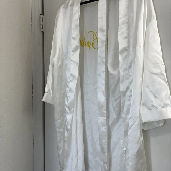 Bridal kit: White Bride Robe + Short Veil - Picture 4 of 14